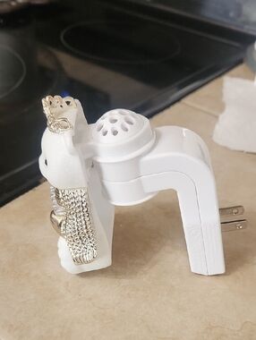 Bath & Body Works White and Gold Crowned Animal Plug-In Fragrance‎ Warmer